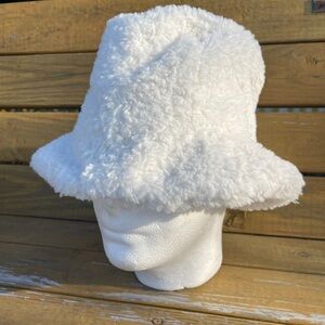Open Edit NWOT Off White Faux Fur Bucket Hat OS